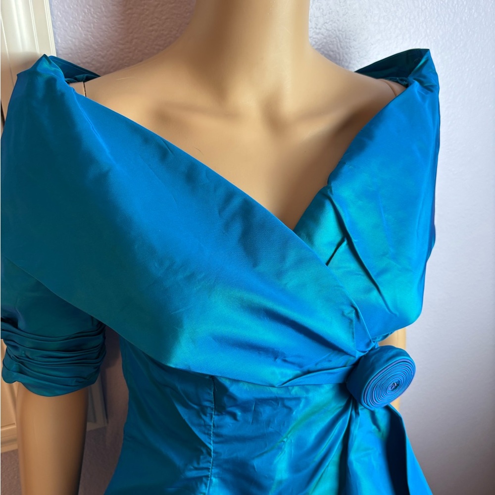 Dramatic Statement Shoulder Elegant Off-Shoulder … - image 1